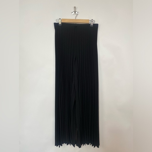 Zara Women Finely pleated palazzo trousers 9479/277/800 Medium Black - Picture 2 of 9
